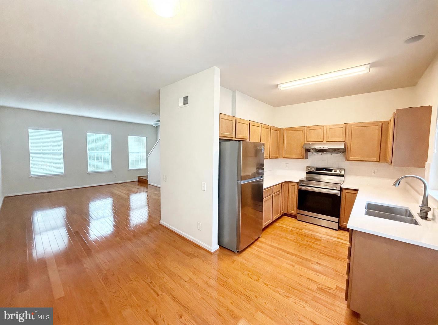 43524 Wheadon Ter Property Photo 2