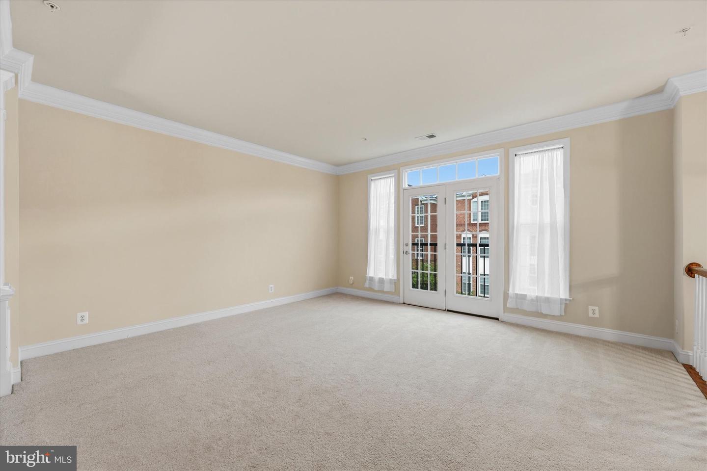 20643 Sibbald Sq Property Photo 7