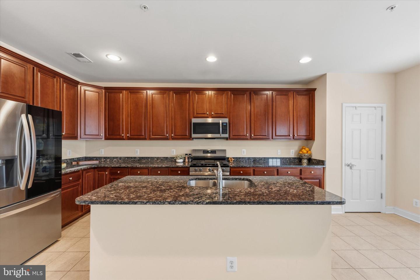 20643 Sibbald Sq Property Photo 16
