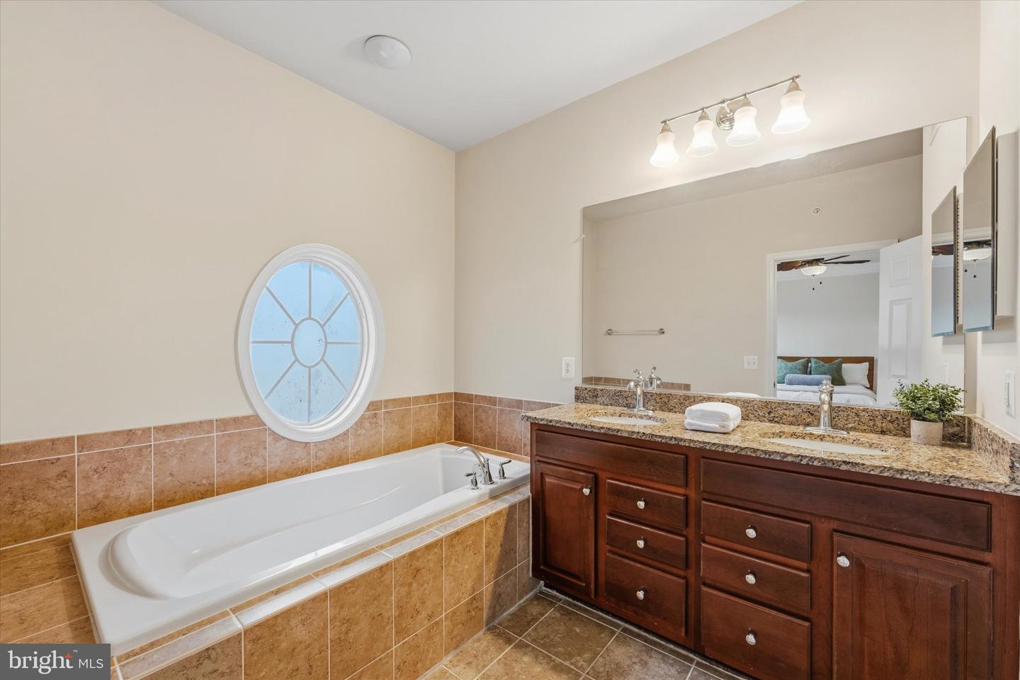 20643 Sibbald Sq Property Photo 25