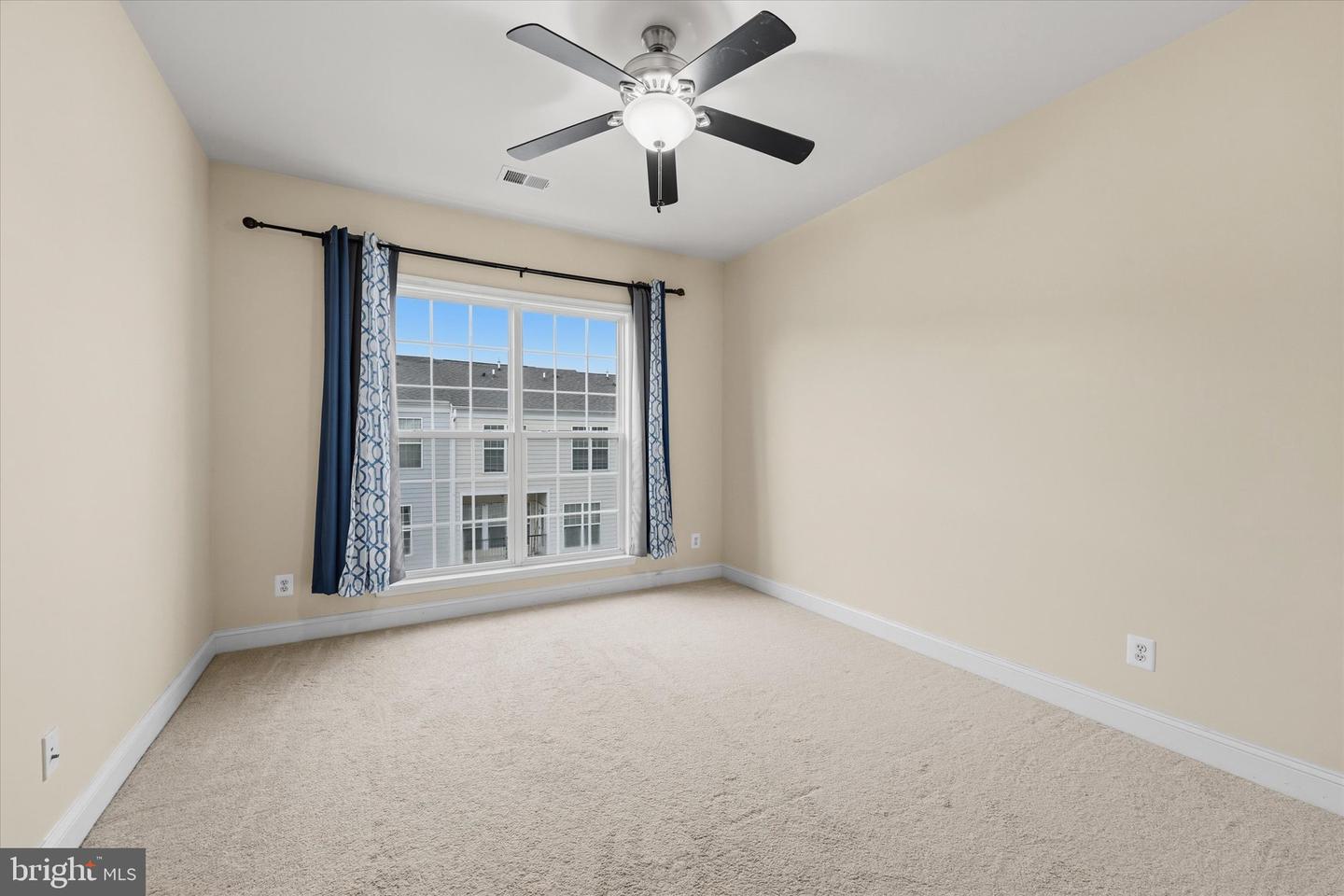 20643 Sibbald Sq Property Photo 29