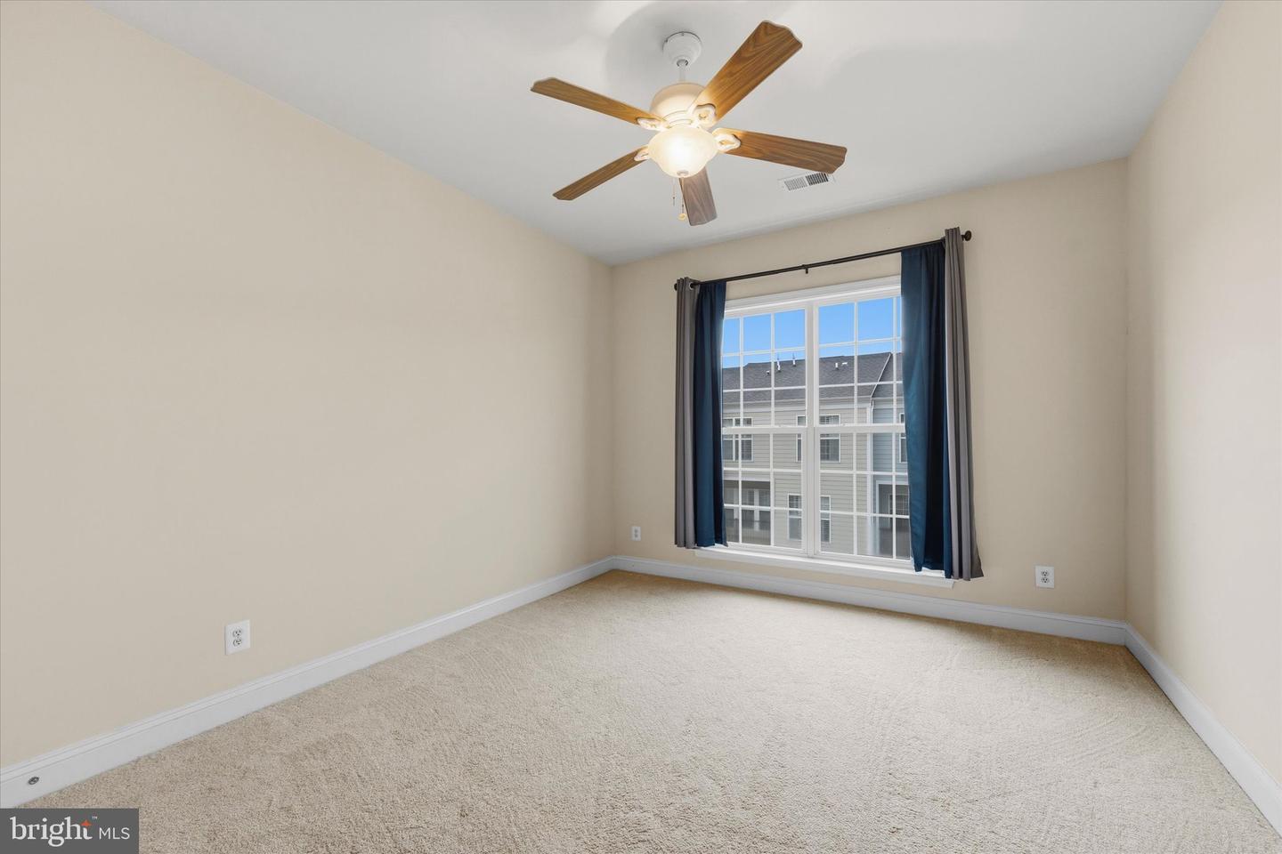 20643 Sibbald Sq Property Photo 32