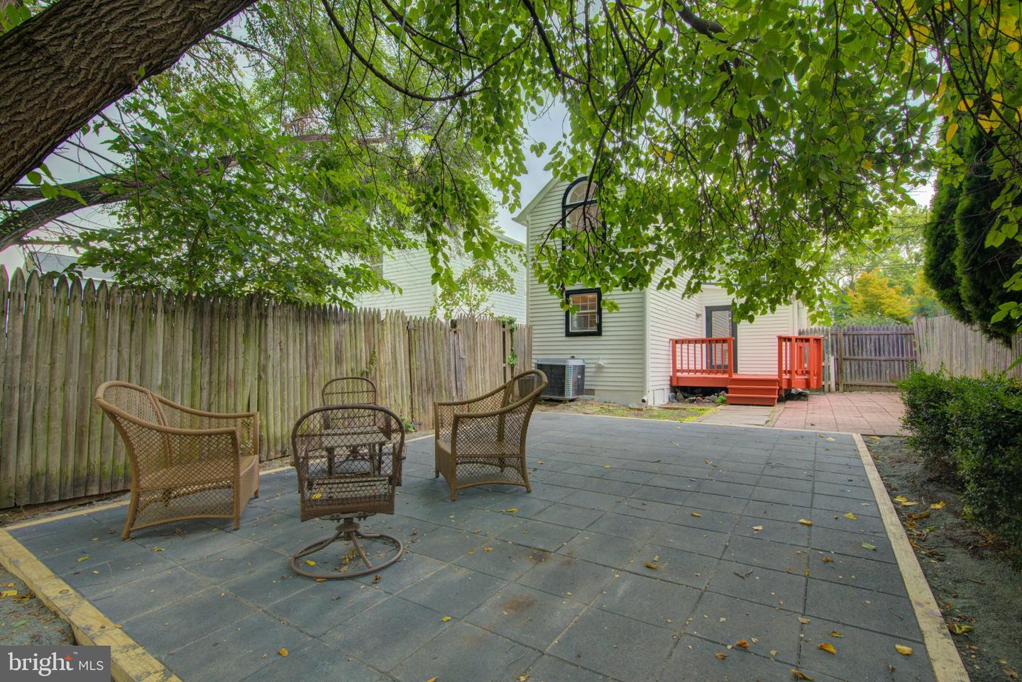 221 South St Se Property Photo 4