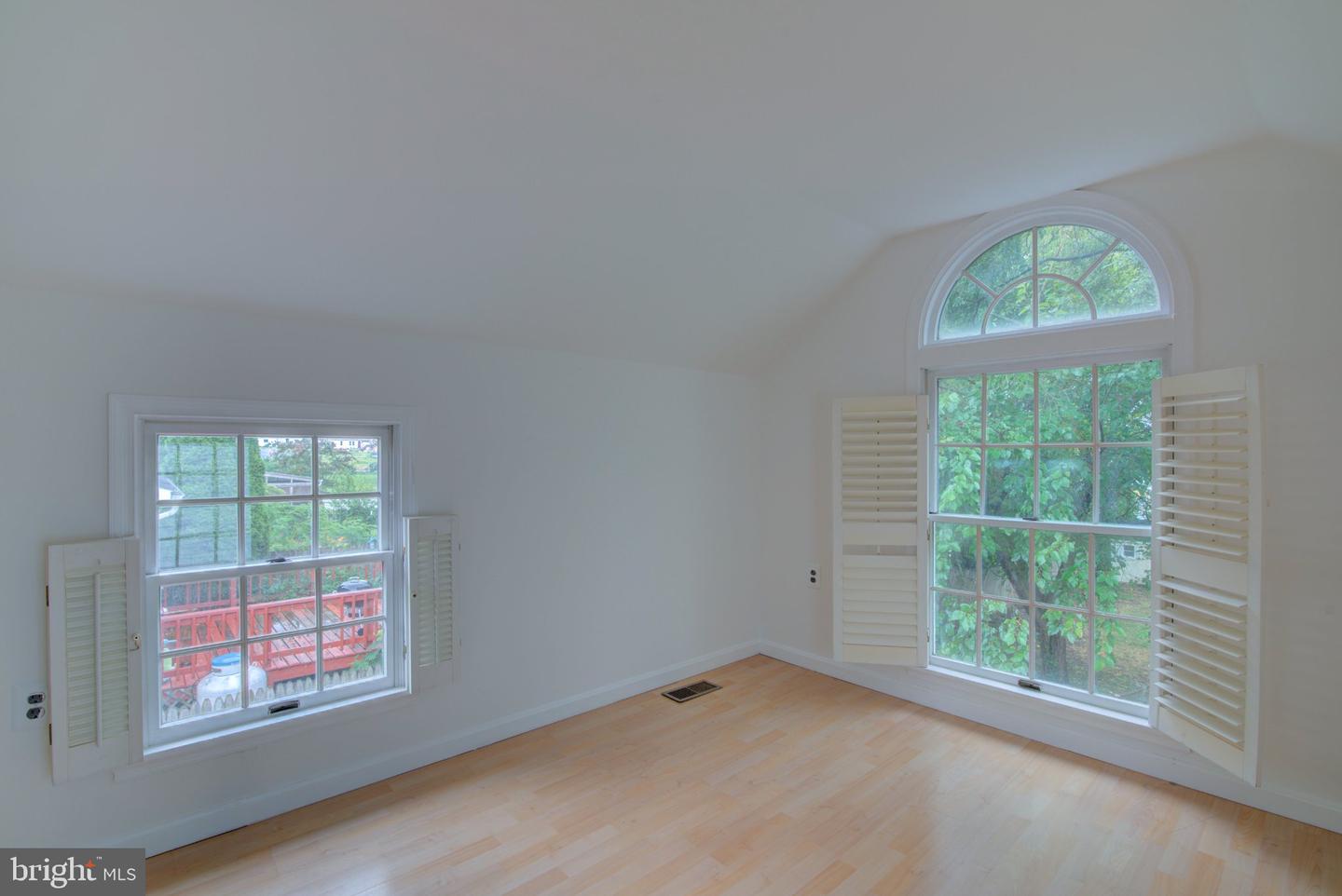221 South St Se Property Photo 28