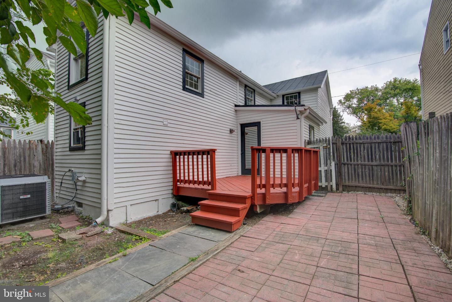 221 South St Se Property Photo 37