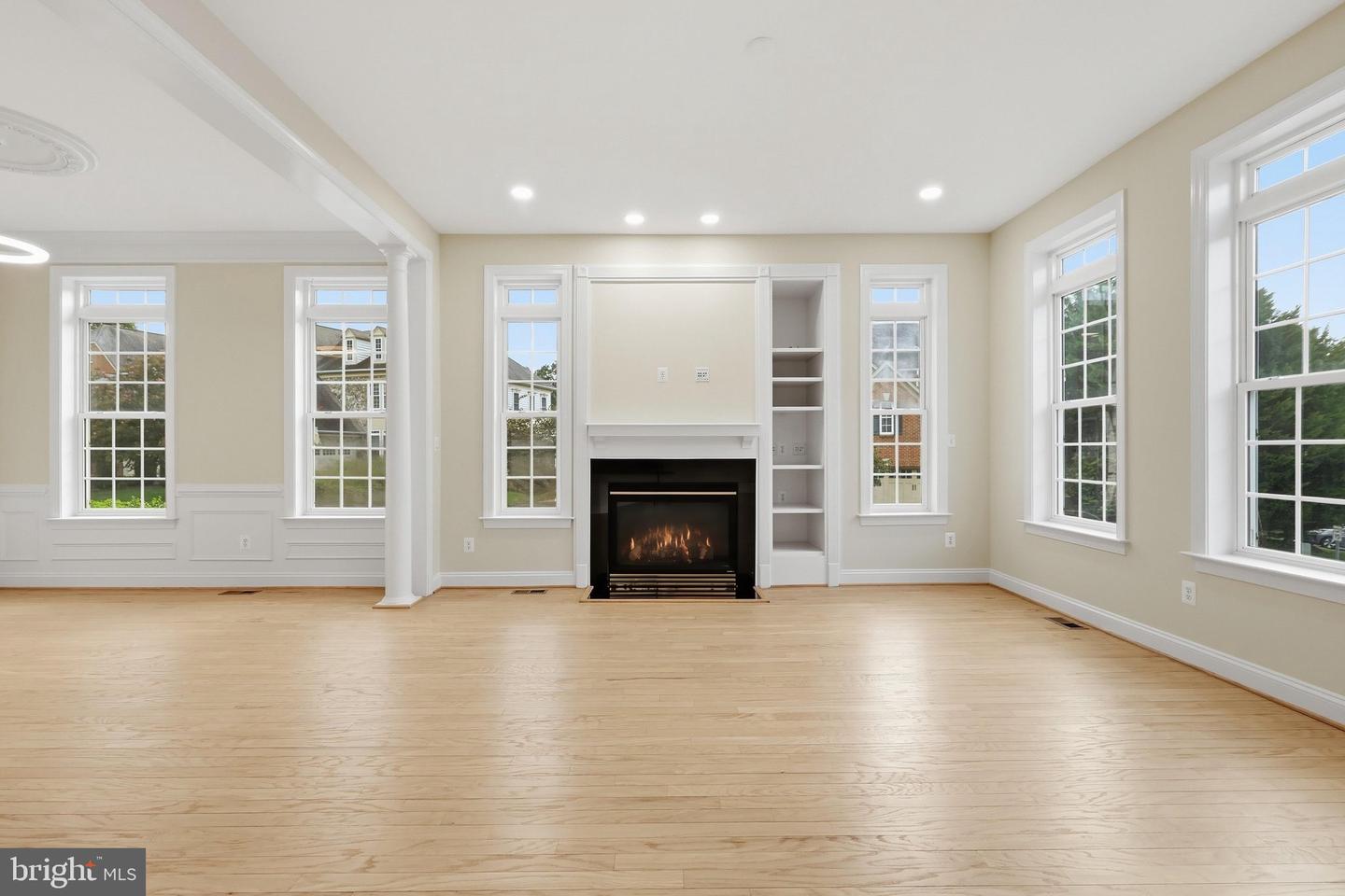 47616 Paulsen Sq Property Photo 6