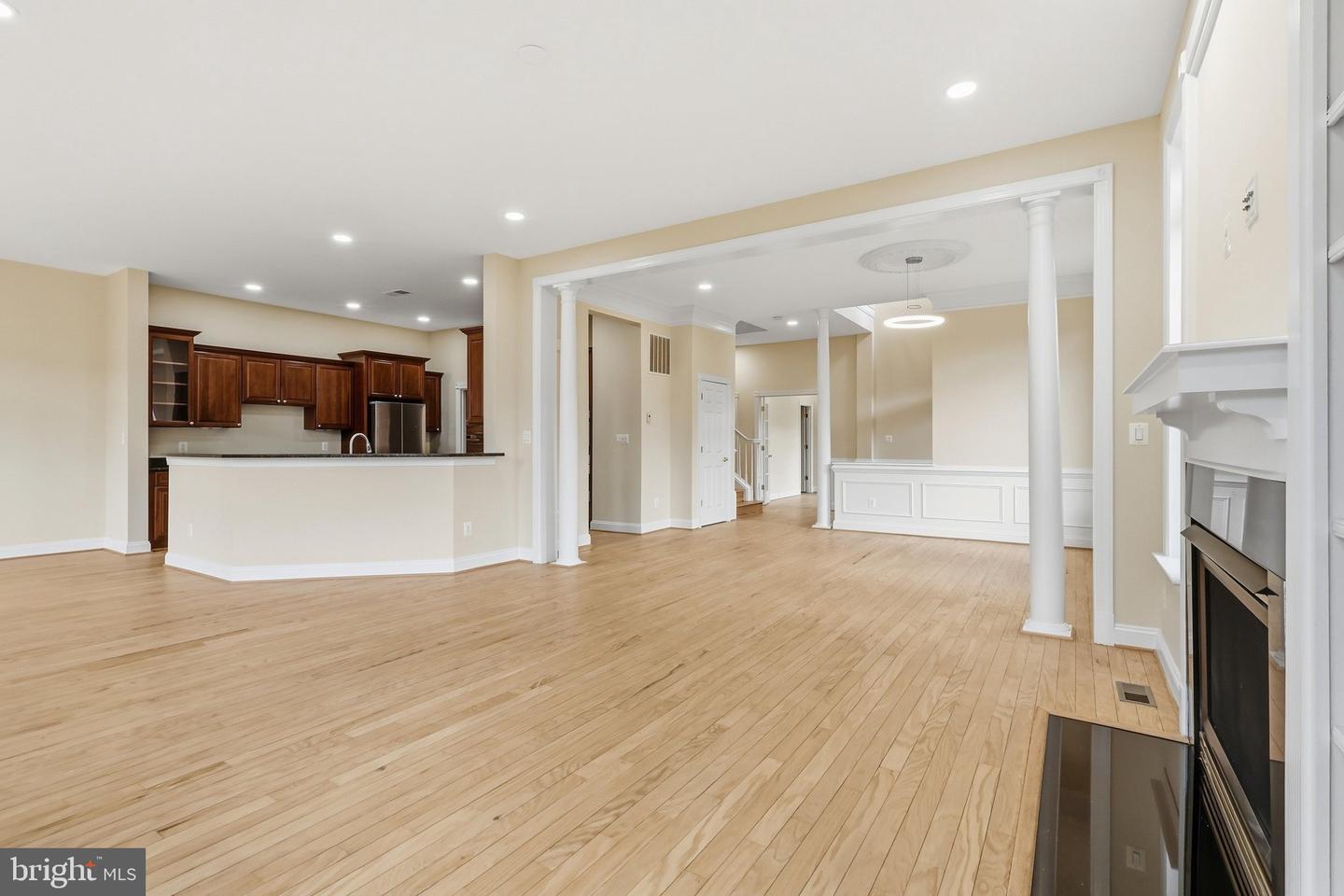 47616 Paulsen Sq Property Photo 8