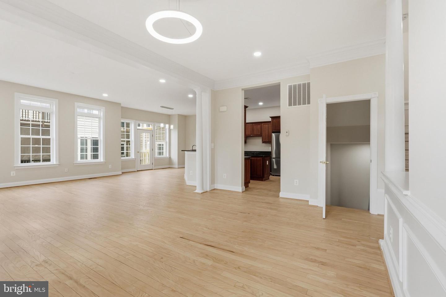 47616 Paulsen Sq Property Photo 10