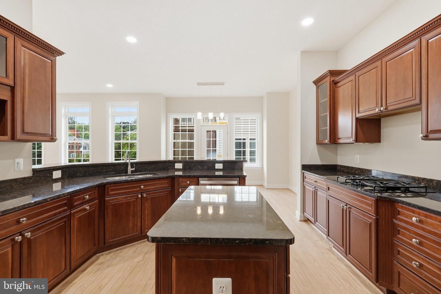 47616 Paulsen Sq Property Photo 11