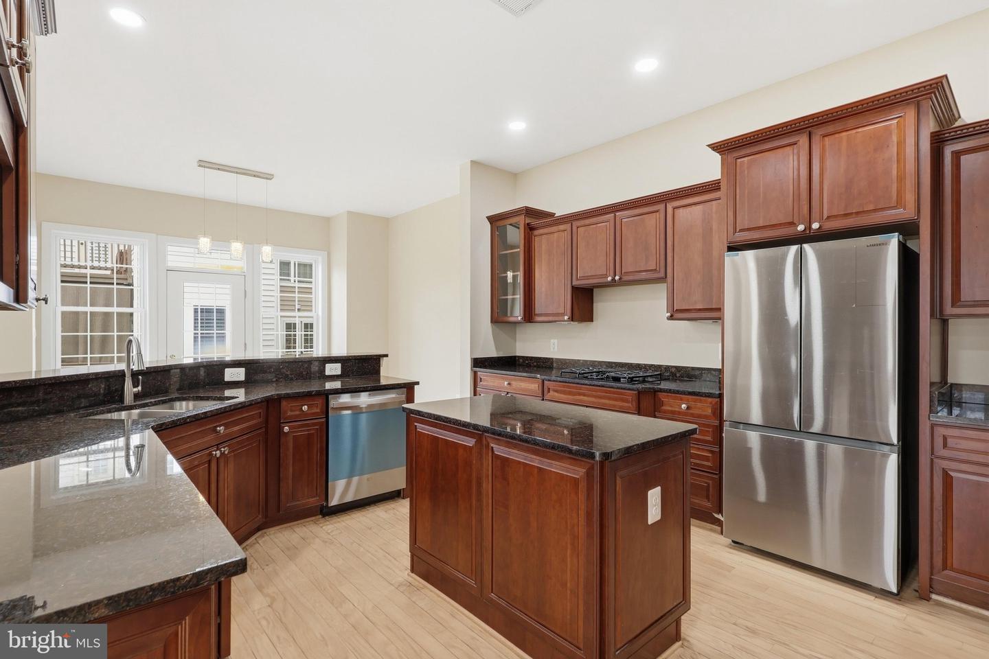 47616 Paulsen Sq Property Photo 12