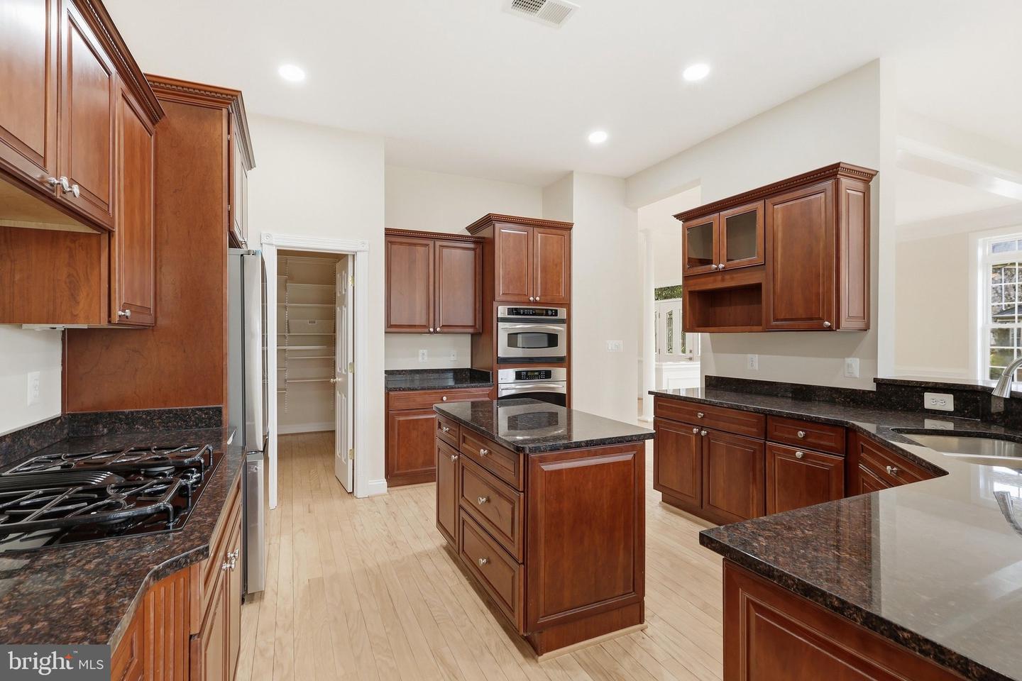 47616 Paulsen Sq Property Photo 13