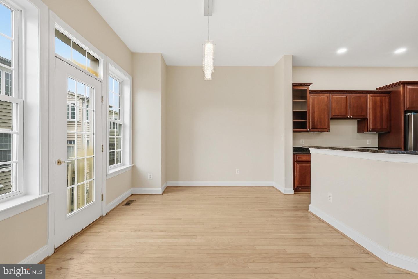 47616 Paulsen Sq Property Photo 14
