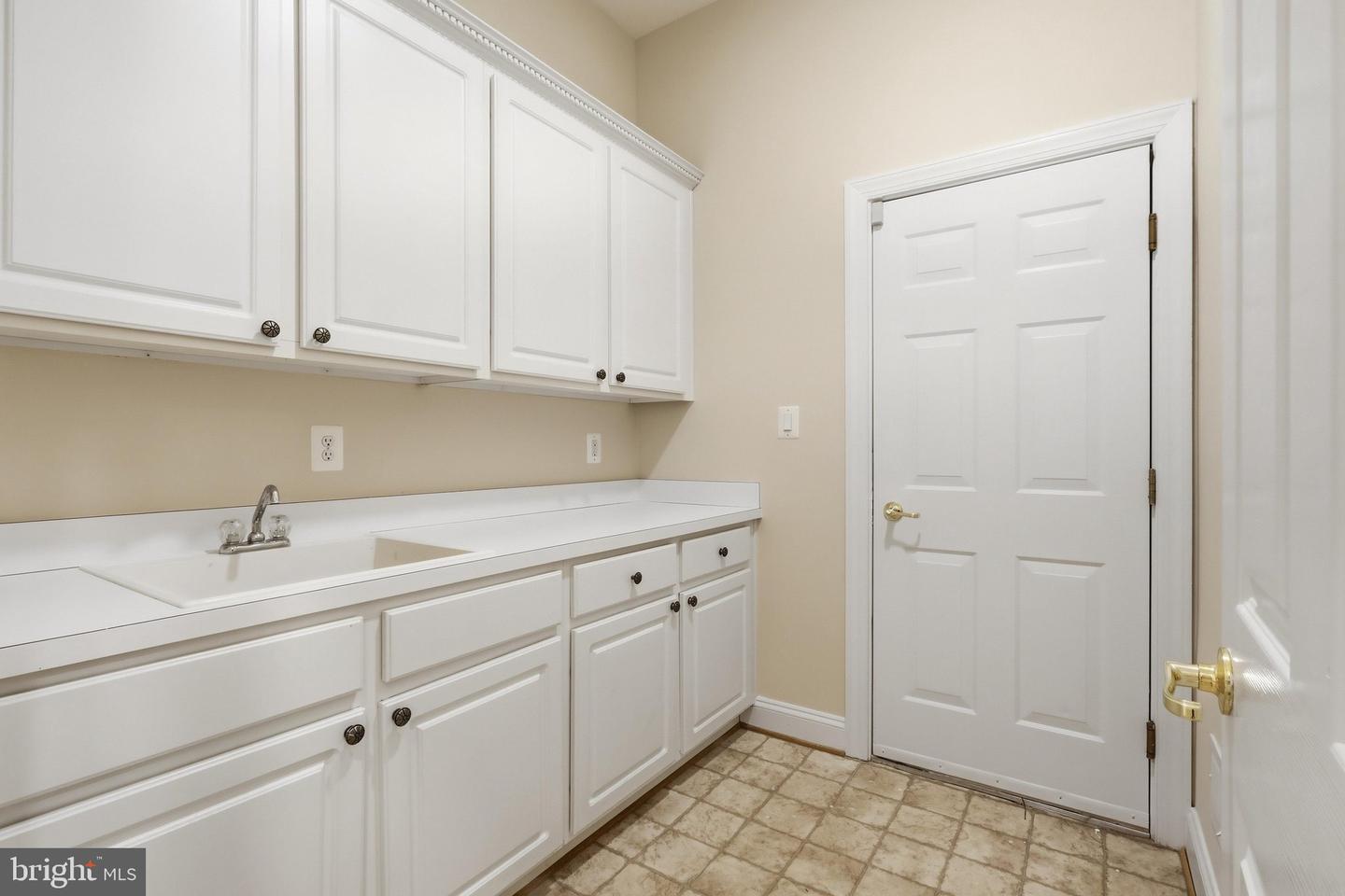 47616 Paulsen Sq Property Photo 18