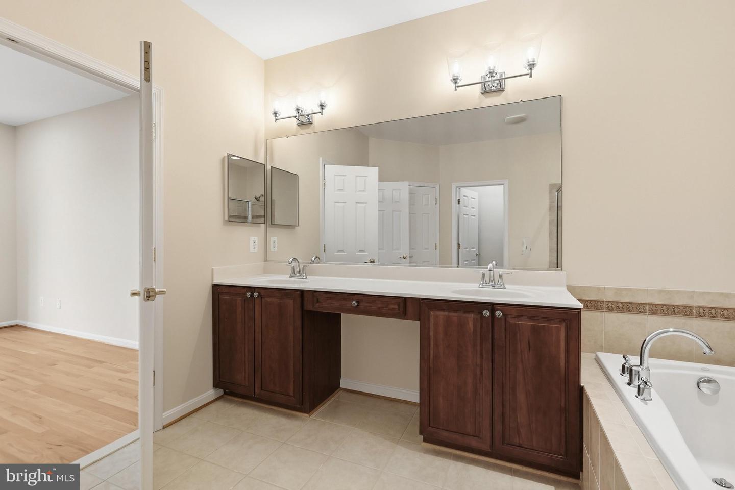 47616 Paulsen Sq Property Photo 22