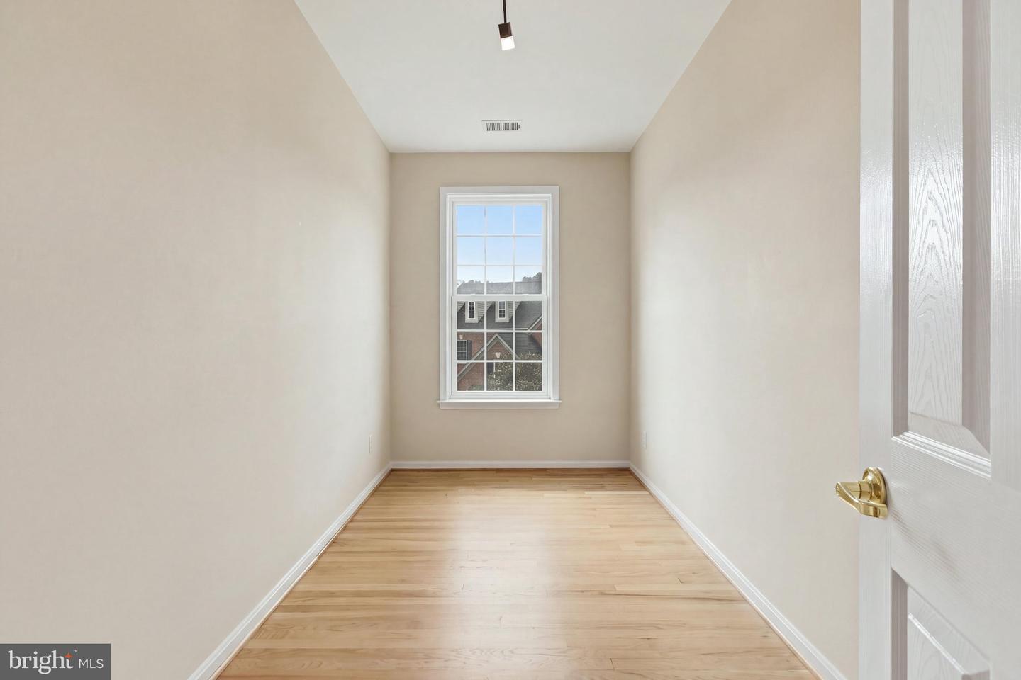 47616 Paulsen Sq Property Photo 24