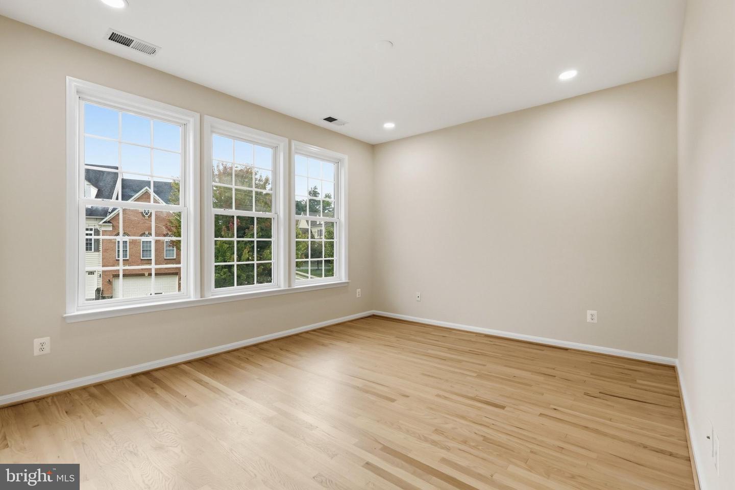 47616 Paulsen Sq Property Photo 28