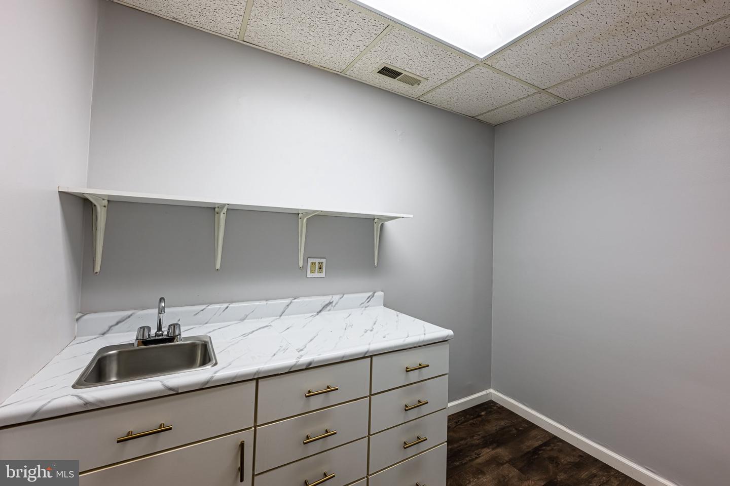 211 S King St #b Property Photo 5
