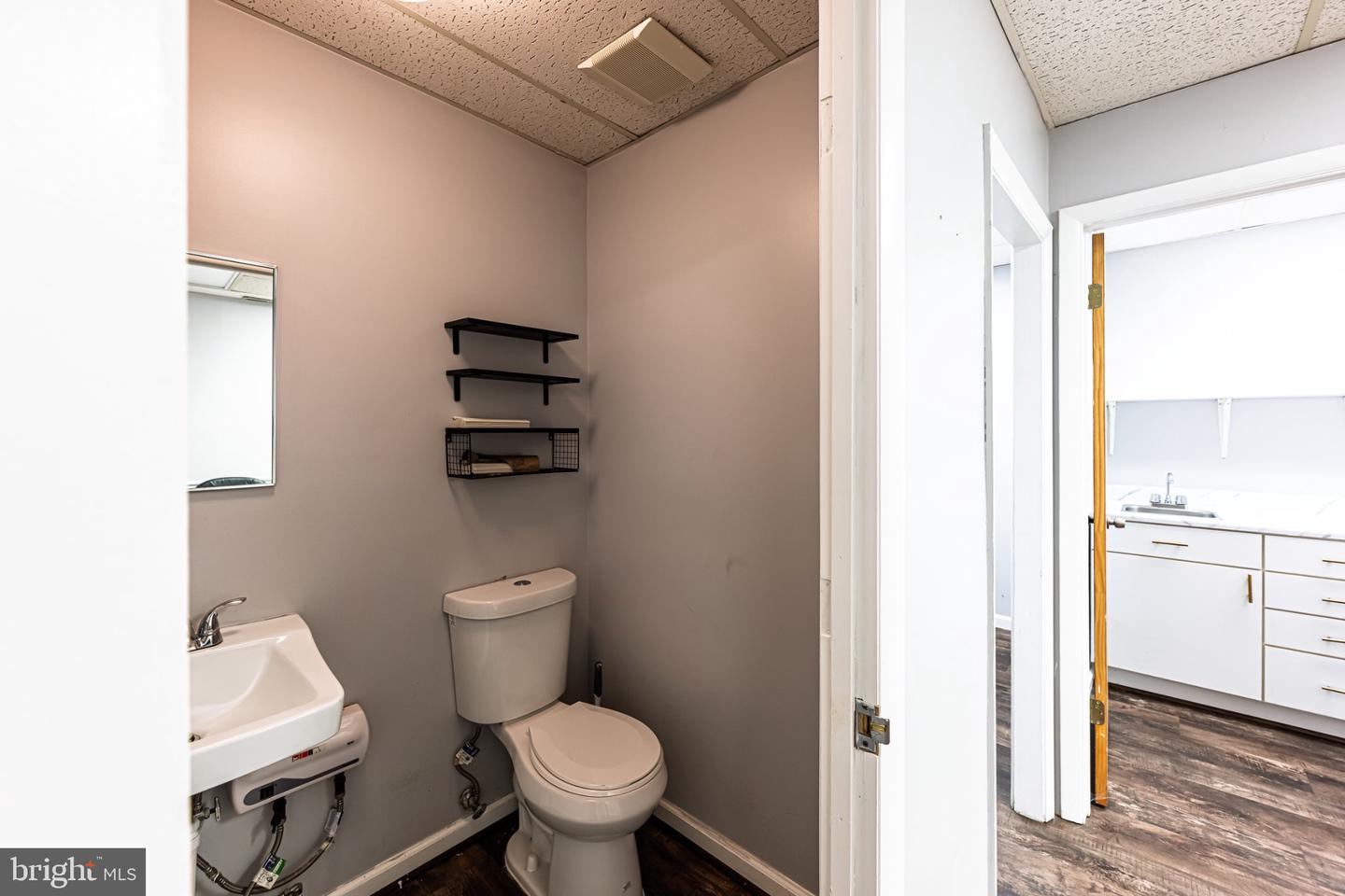 211 S King St #b Property Photo 6