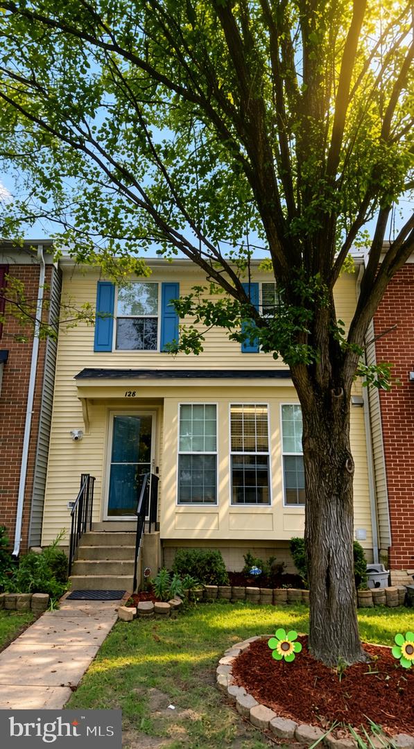 128 HAMPSHIRE SQ SW Property Photo 1