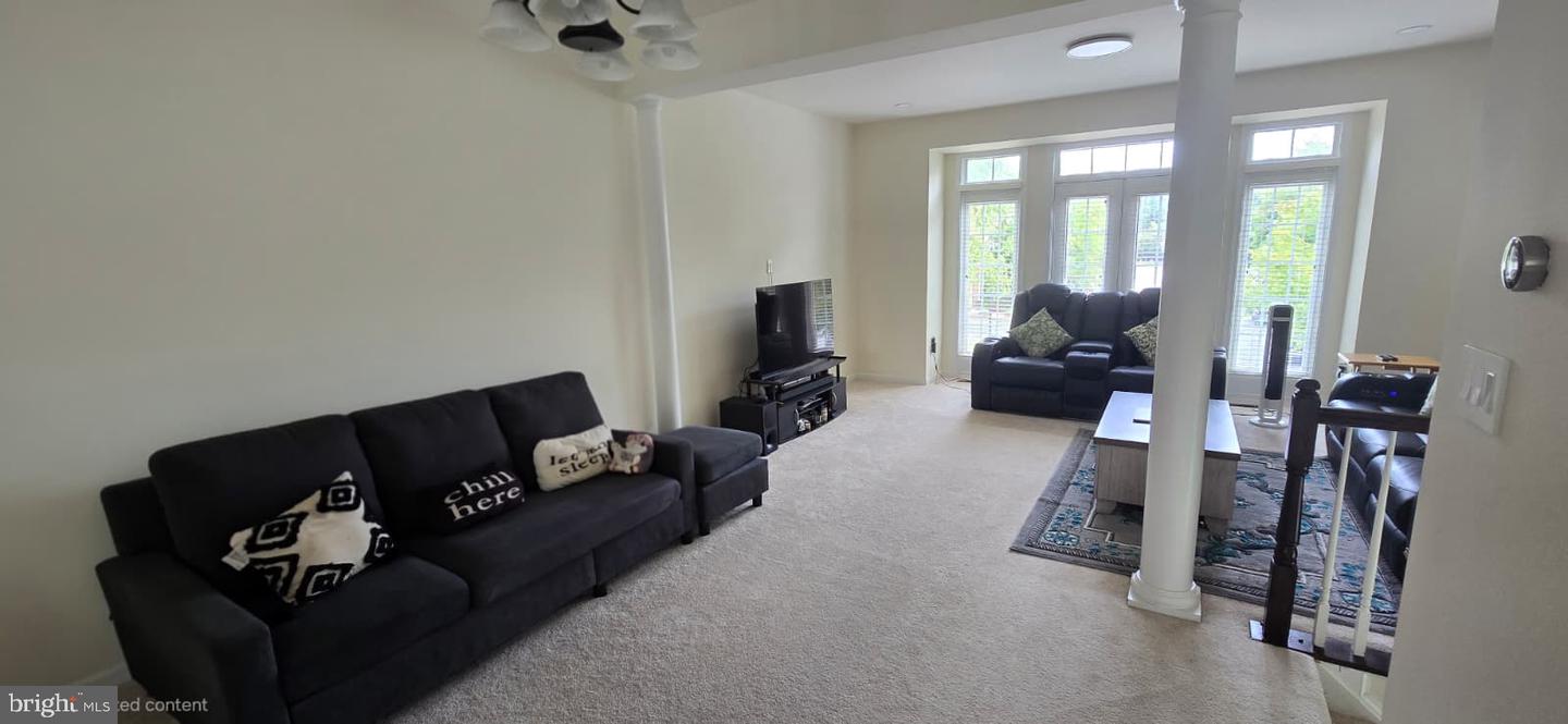 24704 Clock Tower Sq Property Photo 3