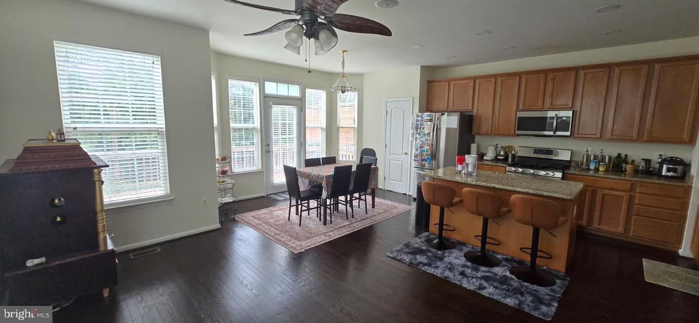 24704 Clock Tower Sq Property Photo 5