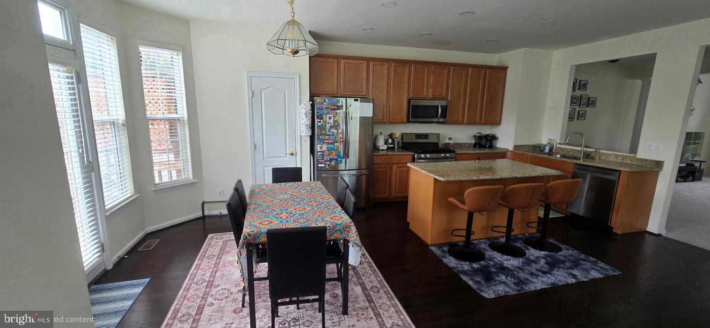 24704 Clock Tower Sq Property Photo 6