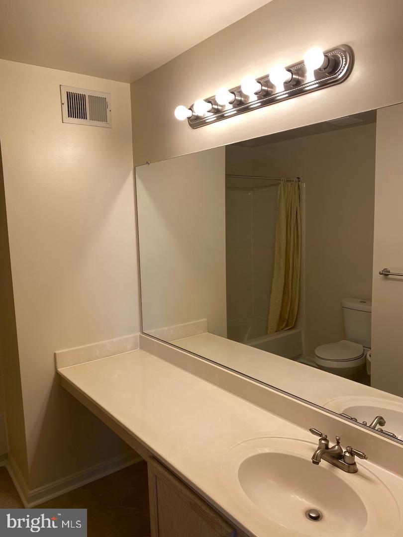 20445 Chesapeake Sq #300 Property Photo 17