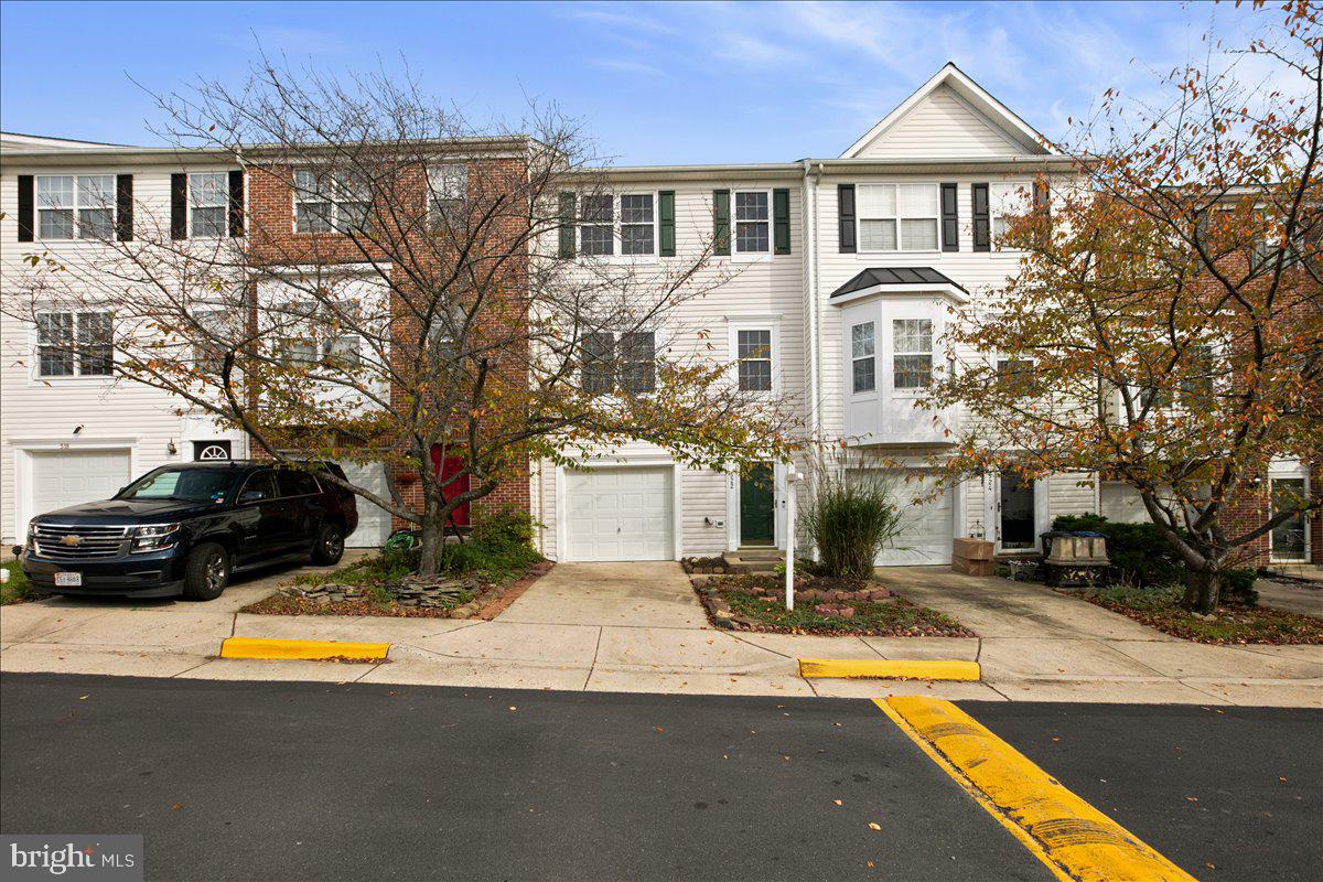 522 LILAC TER NE Property Photo 1