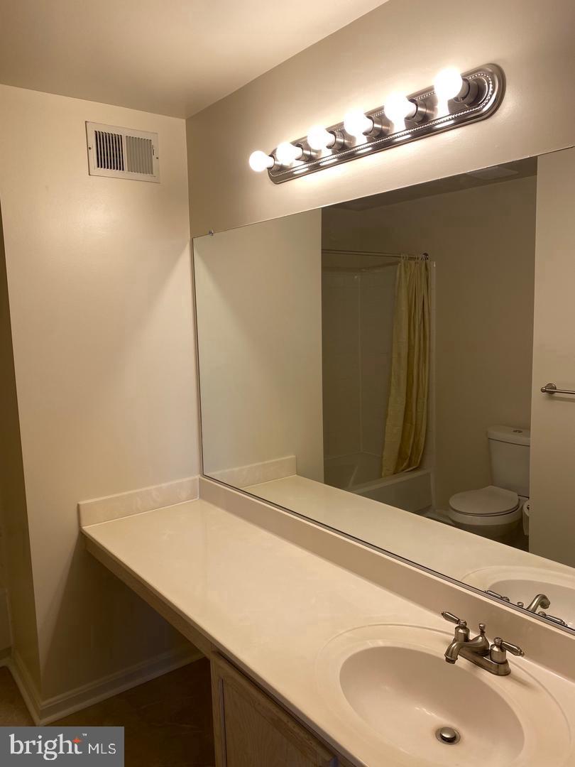 20445 Chesapeake Sq #300 Property Photo 17