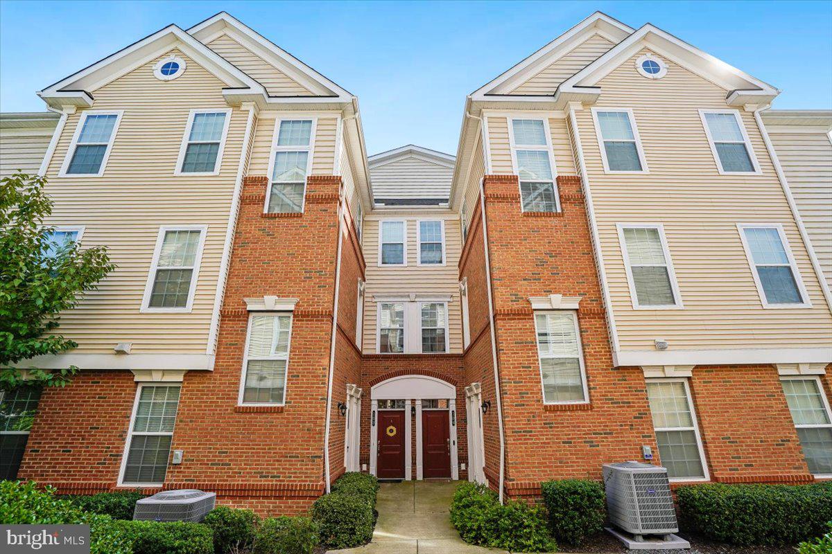 23286 SOUTHDOWN MANOR TER #105 Property Photo 1
