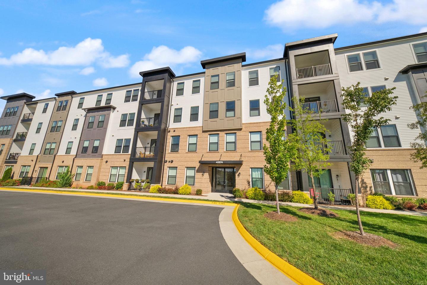42874 Firefly Sonata Ter #409 Property Photo 3