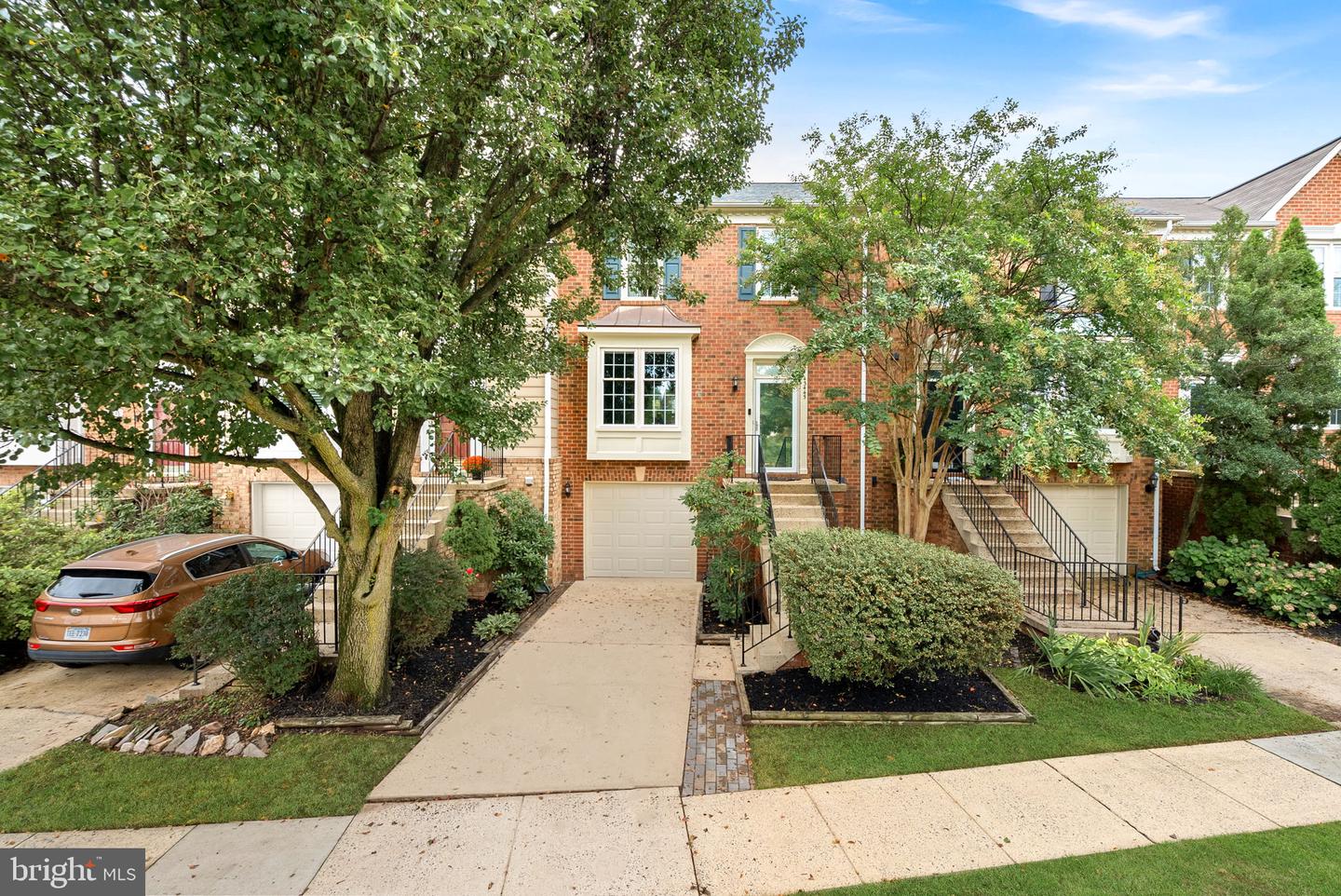 43445 LIVERY SQ Property Photo 1