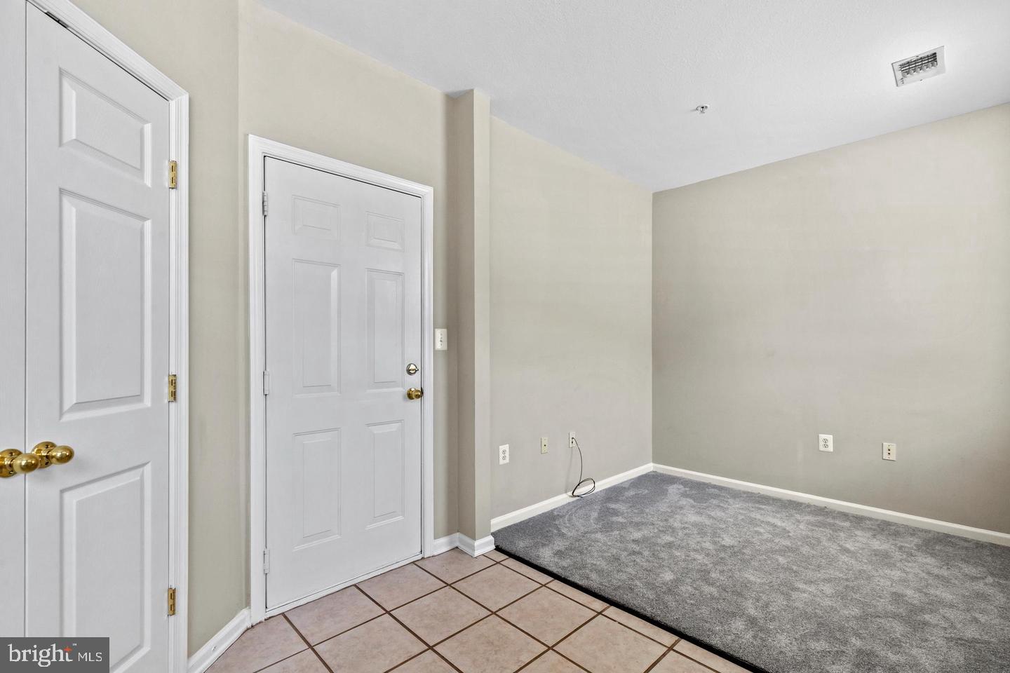 21844 Kelsey Sq Property Photo 3