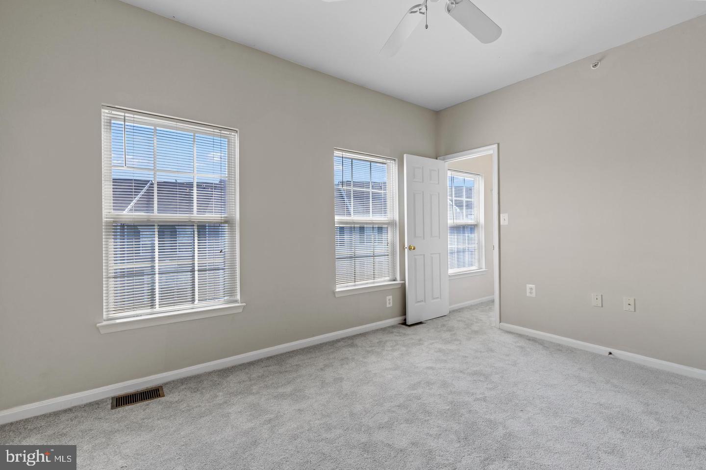 21844 Kelsey Sq Property Photo 29
