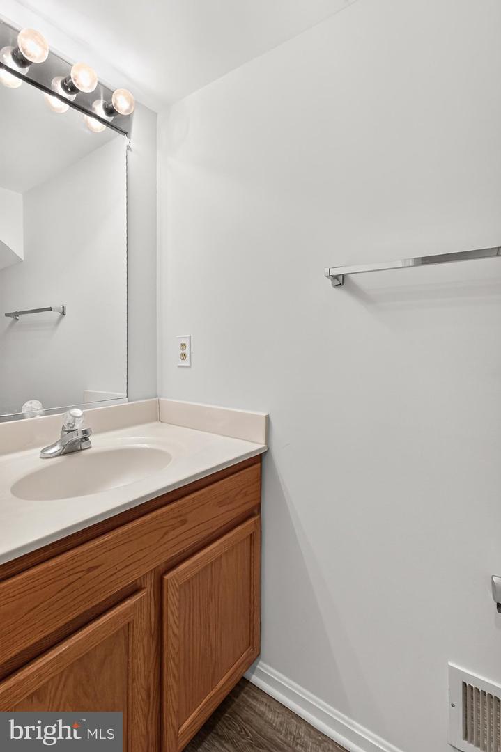 47582 Comer Sq Property Photo 34