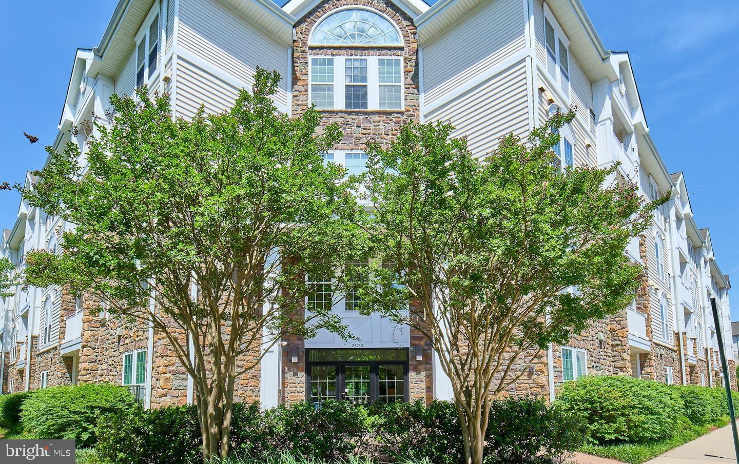 24701 BYRNE MEADOW SQ #211 Property Photo 1