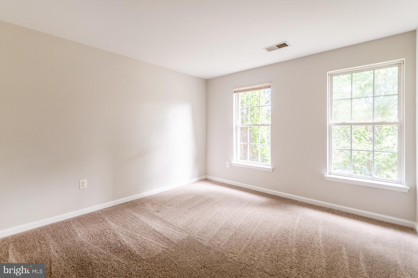 17292 Magic Mountain Dr Property Photo 12