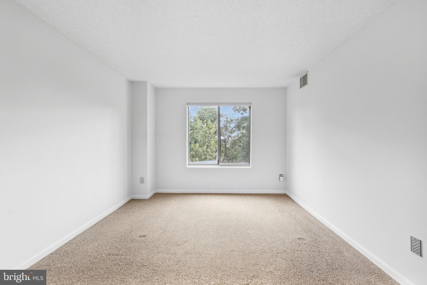 19385 Cypress Ridge Ter #604 Property Photo 12