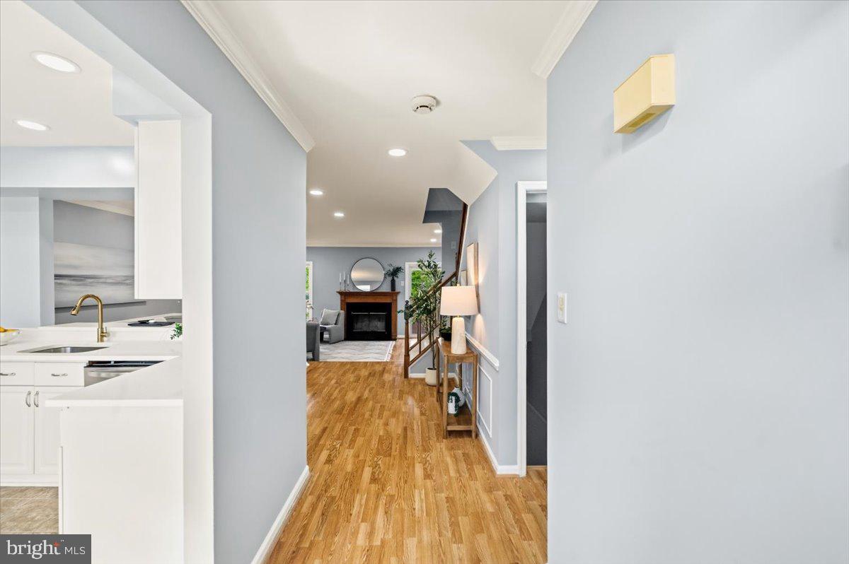 21140 Winding Brook Sq Property Photo 5