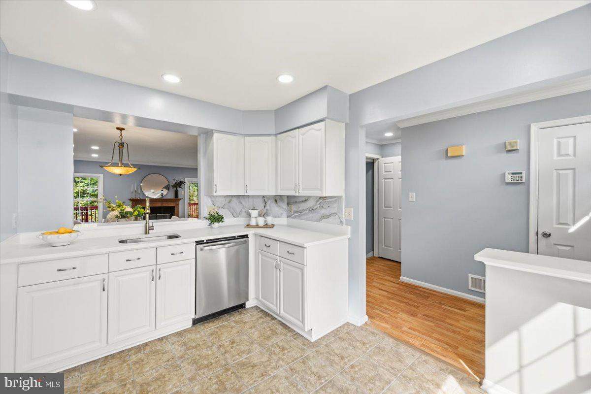 21140 Winding Brook Sq Property Photo 7