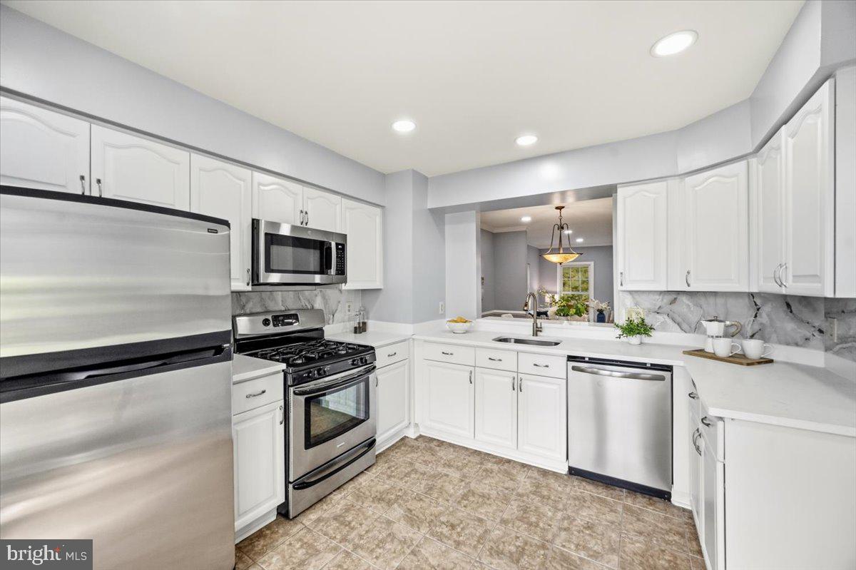 21140 Winding Brook Sq Property Photo 8