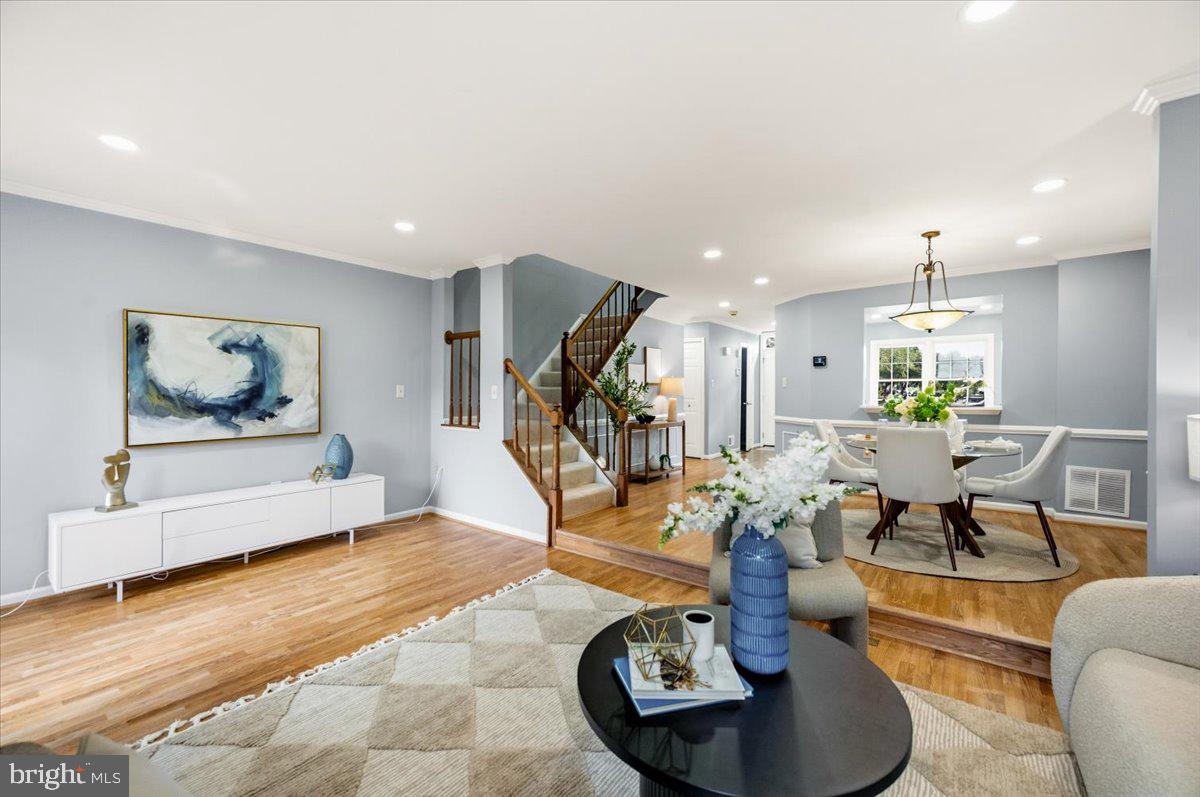 21140 Winding Brook Sq Property Photo 10