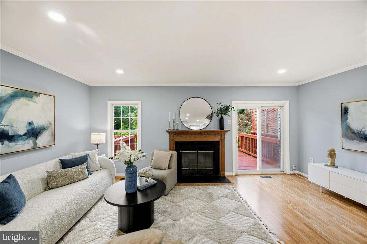21140 Winding Brook Sq Property Photo 12
