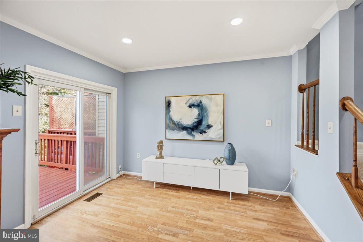 21140 Winding Brook Sq Property Photo 13