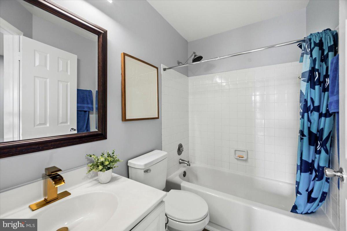 21140 Winding Brook Sq Property Photo 20