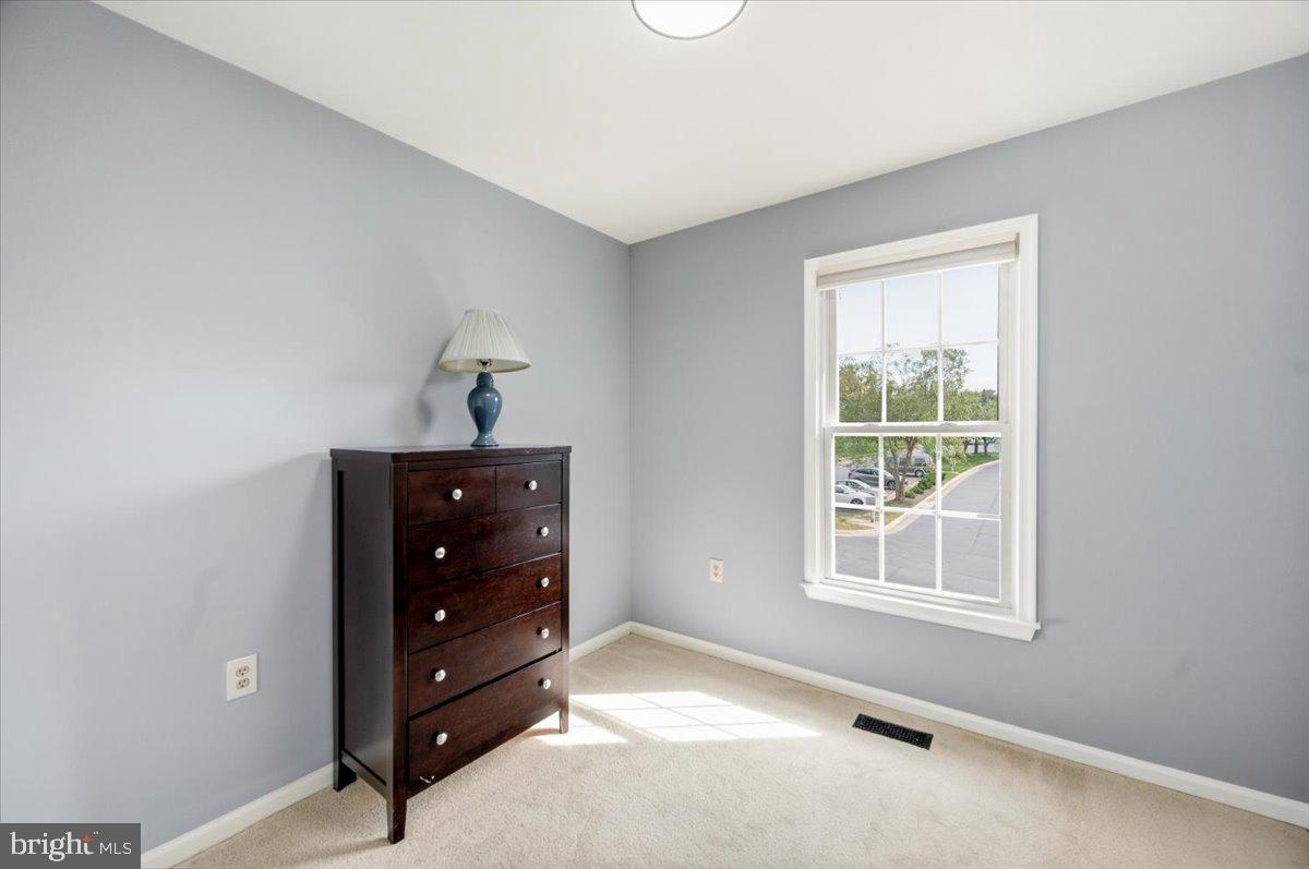 21140 Winding Brook Sq Property Photo 25