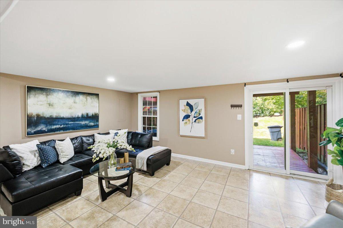 21140 Winding Brook Sq Property Photo 26