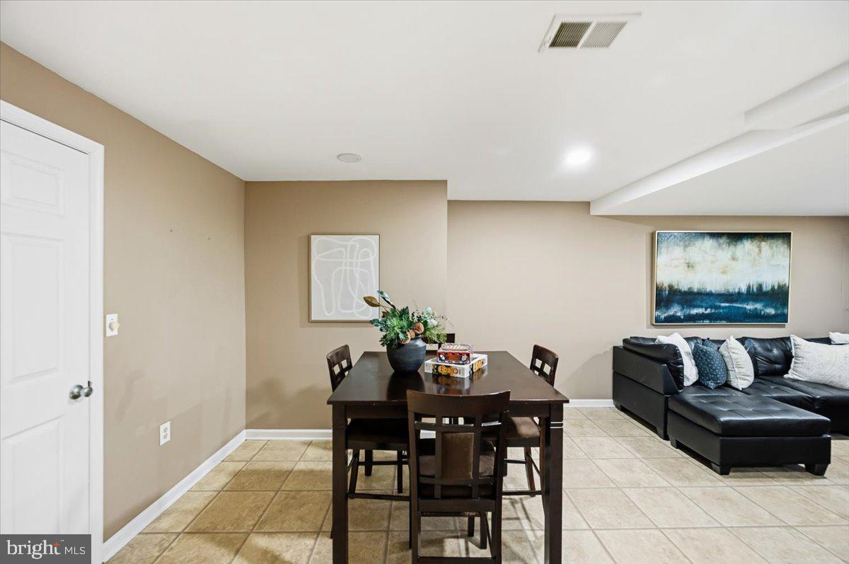 21140 Winding Brook Sq Property Photo 28