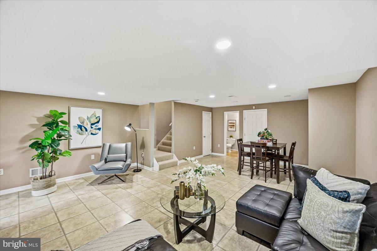 21140 Winding Brook Sq Property Photo 30