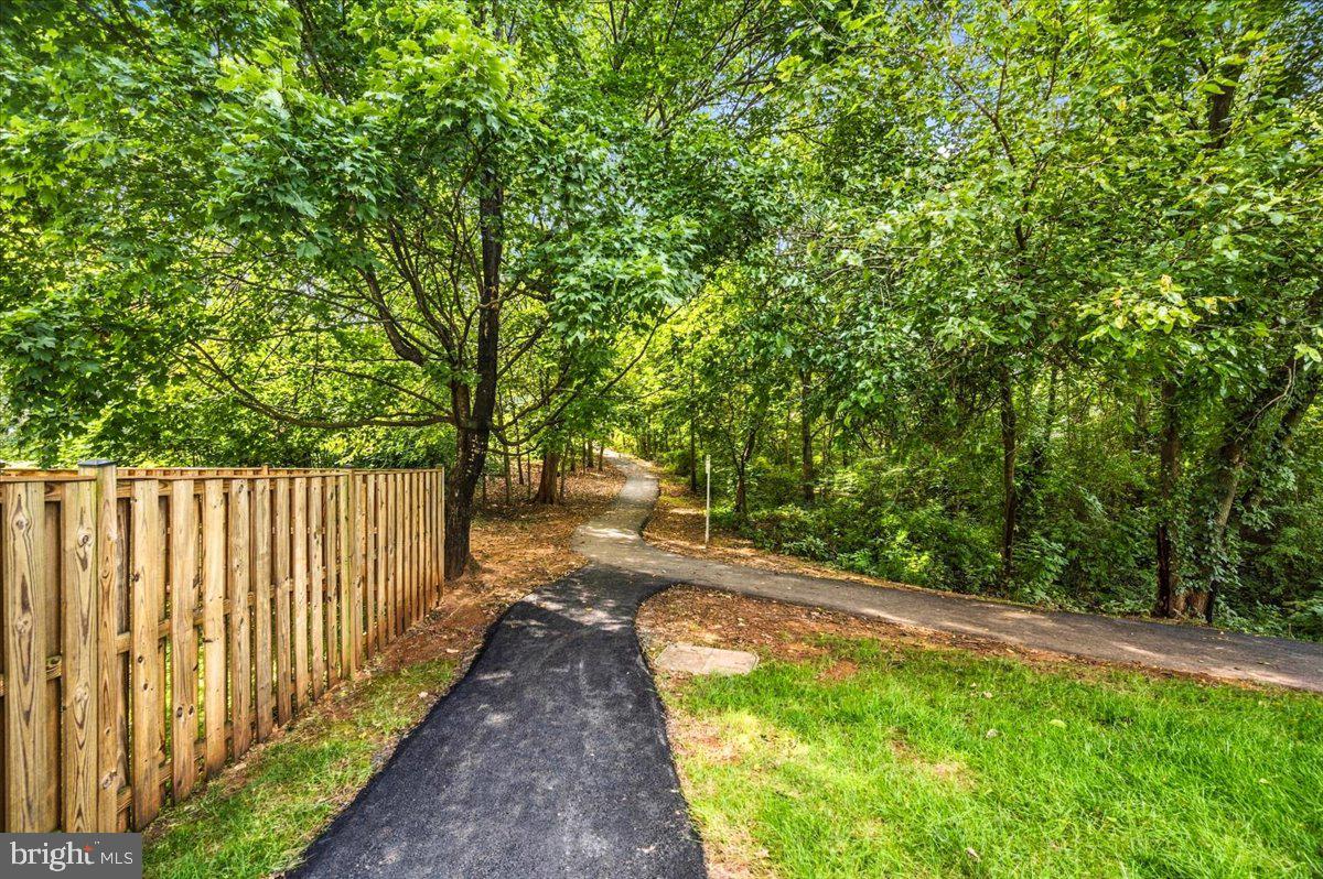 21140 Winding Brook Sq Property Photo 40